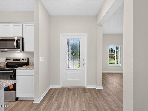3rd image of 1280 S Seagate Dr