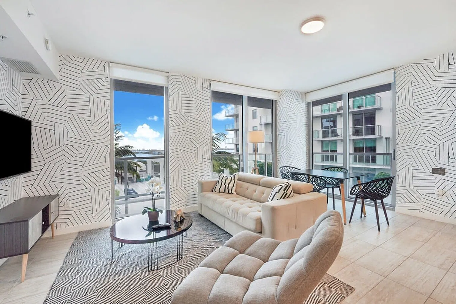 1 bed, 1.0 bath, 850 sqft, $8,597 — Photo 1