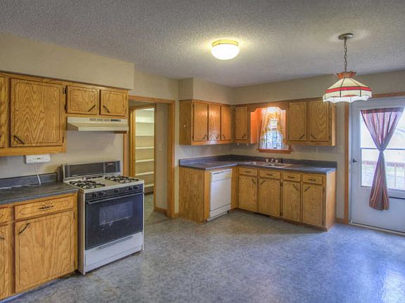 4th image of 1002 Bellevue St