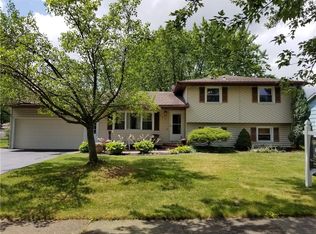 27 Capri Dr, Rochester, NY 14624