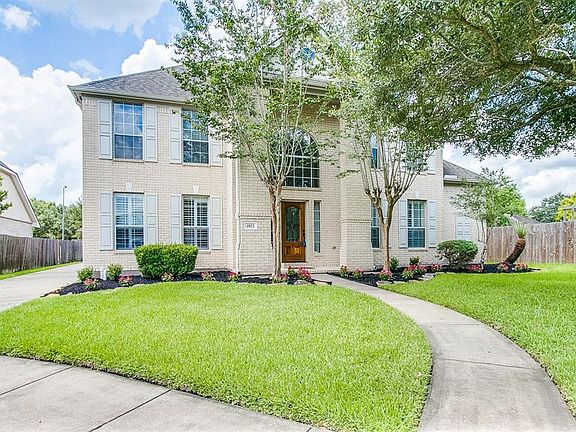 2nd image of 1923 Crescent Oak Dr
