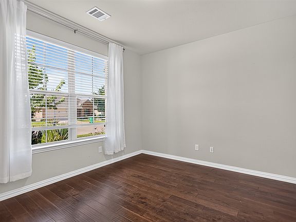 3rd image of 2066 Avondown Rd