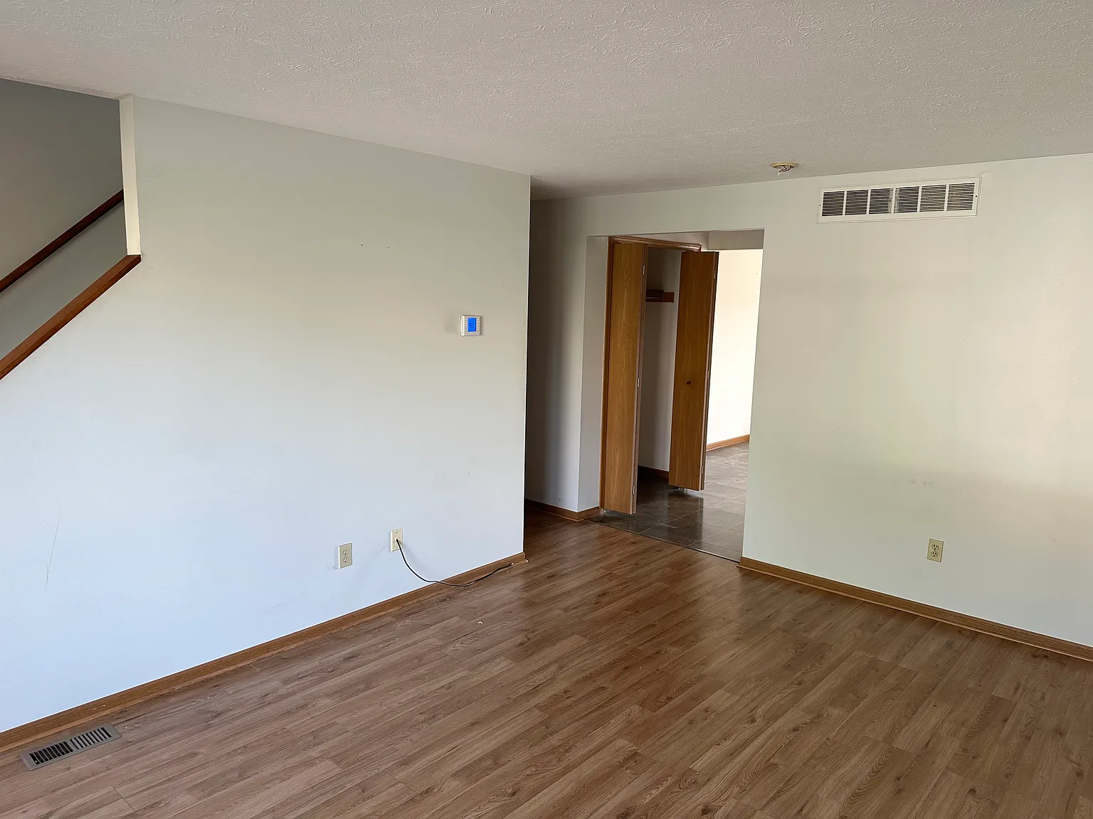 2 bed, 2.5 bath, $900 — Photo 4