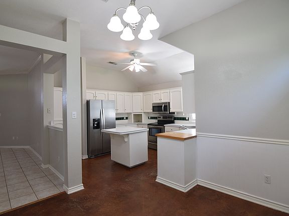 4th image of 3113 Red Oak Dr