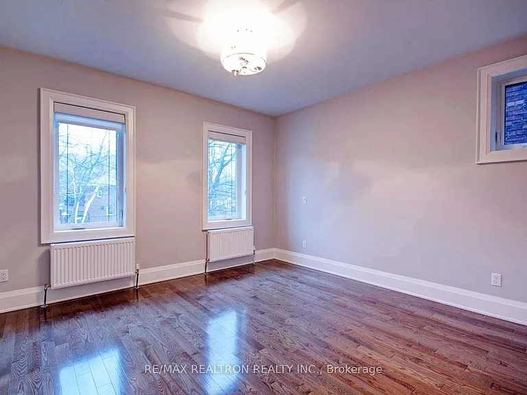 115 Chaplin Cres #2 — Photo 7