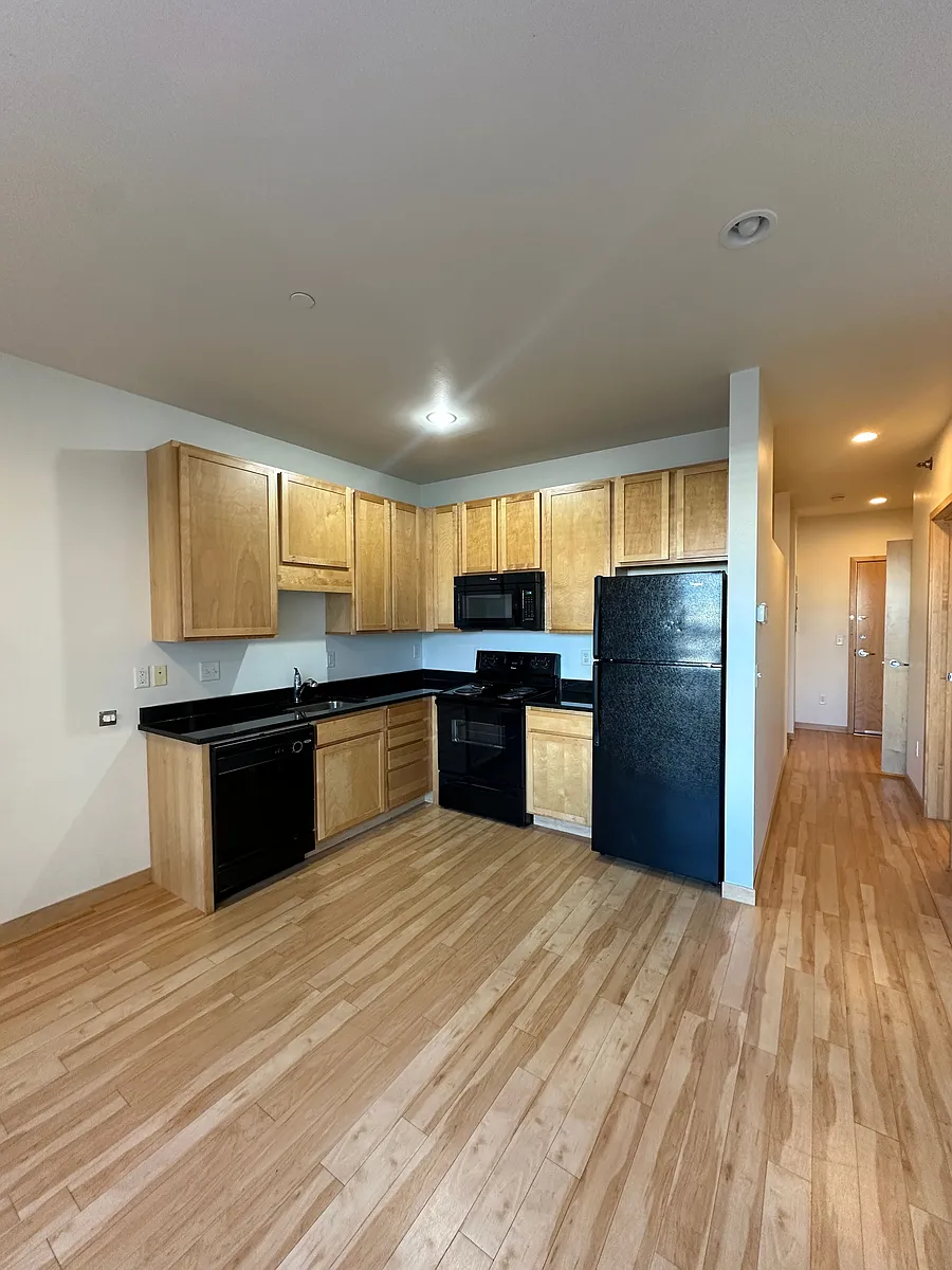 Building Photo - 653 4th Ave N #213