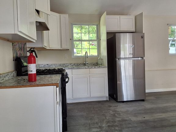 4th image of 422 Spring St