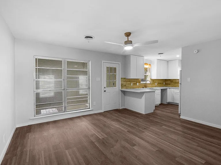 1302 Metropolitan Dr #- — Photo 4