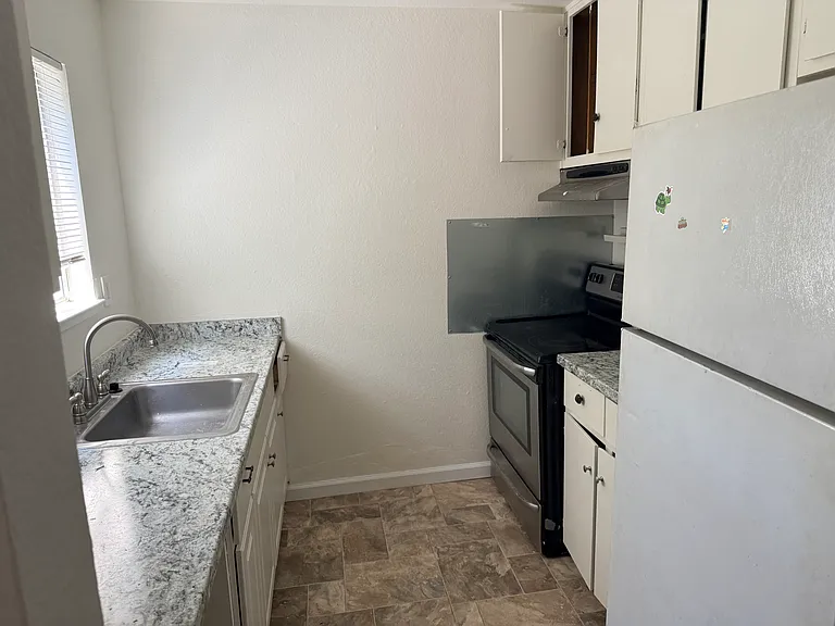 1920 E 20th St #2 — Photo 9
