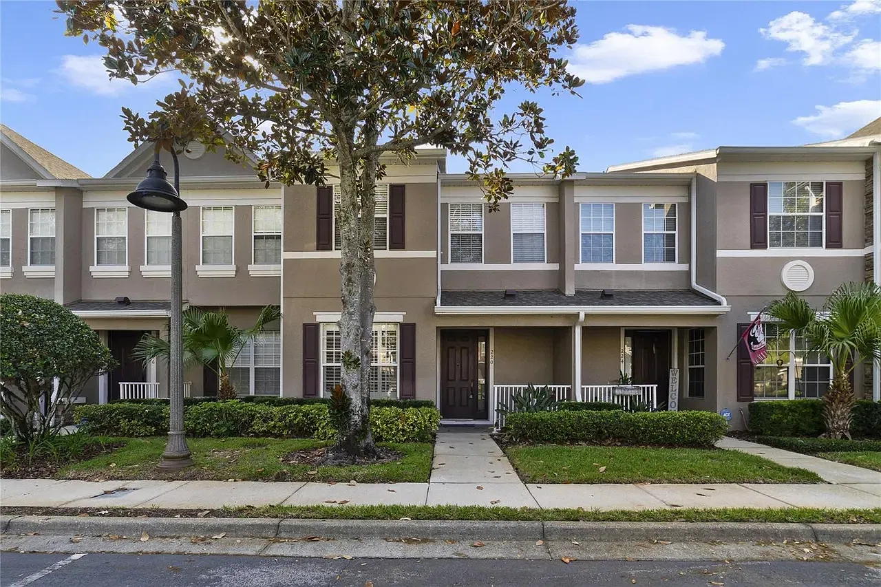 3 bed, 2.5 bath, 1705 sqft, $2,395 — Photo 1
