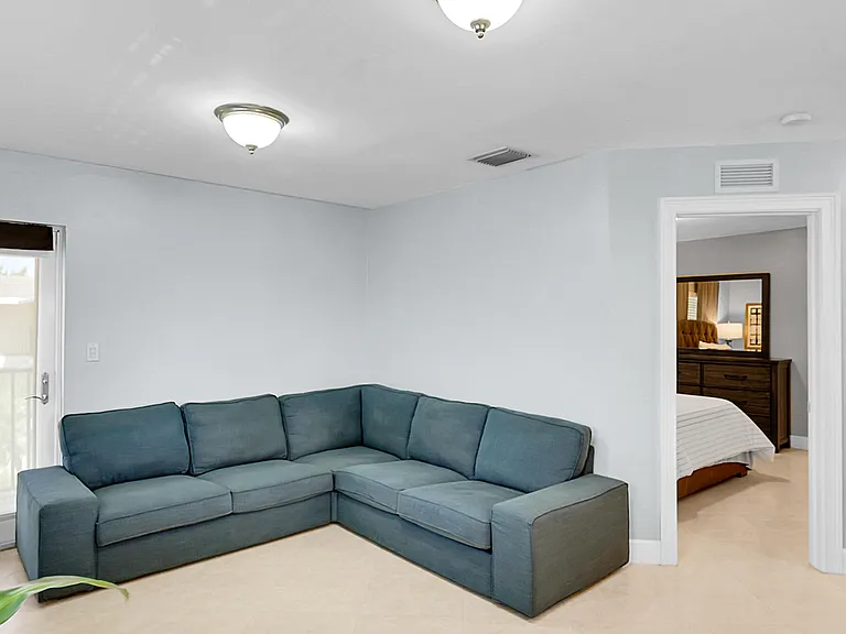 410 SW 15th St #206 — Photo 7