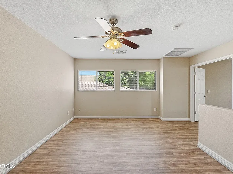 422 W Redwood Dr — Photo 5