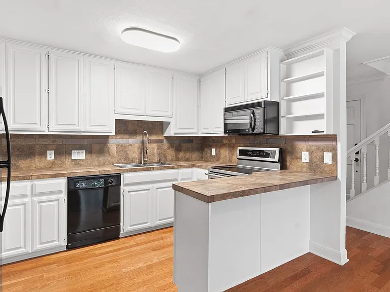 2500 Steck Ave #7 — Photo 4
