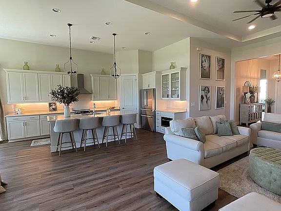 4th image of 3620 Sapphire Cove Cir