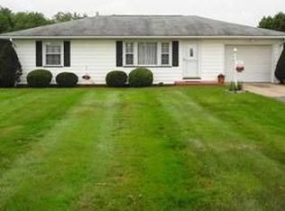 3840 Lamor Rd, Hermitage, PA 16148