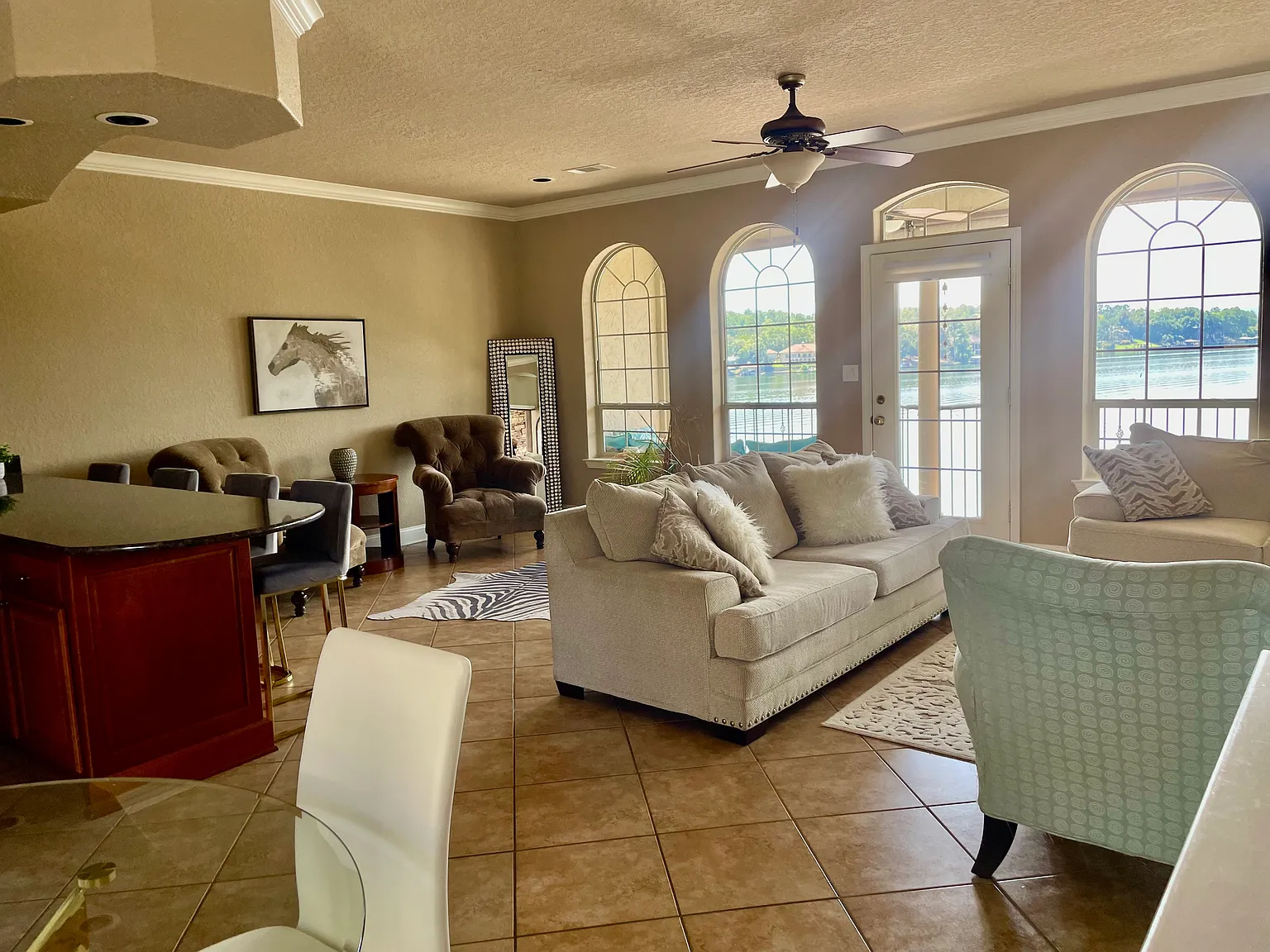 3 bed, 2.5 bath, 2542 sqft, $3,300 — Photo 3