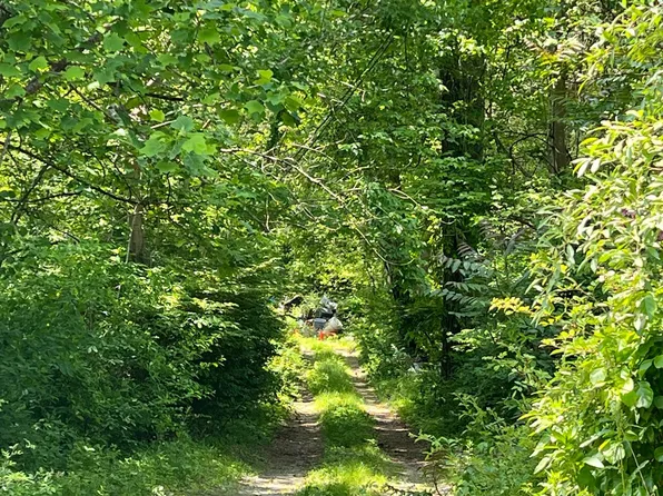 1472 North Rd, Groton, CT 06340