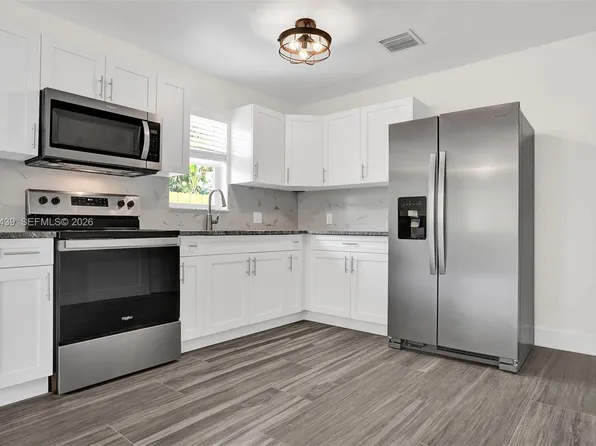 929 S North St, Lake Worth, FL