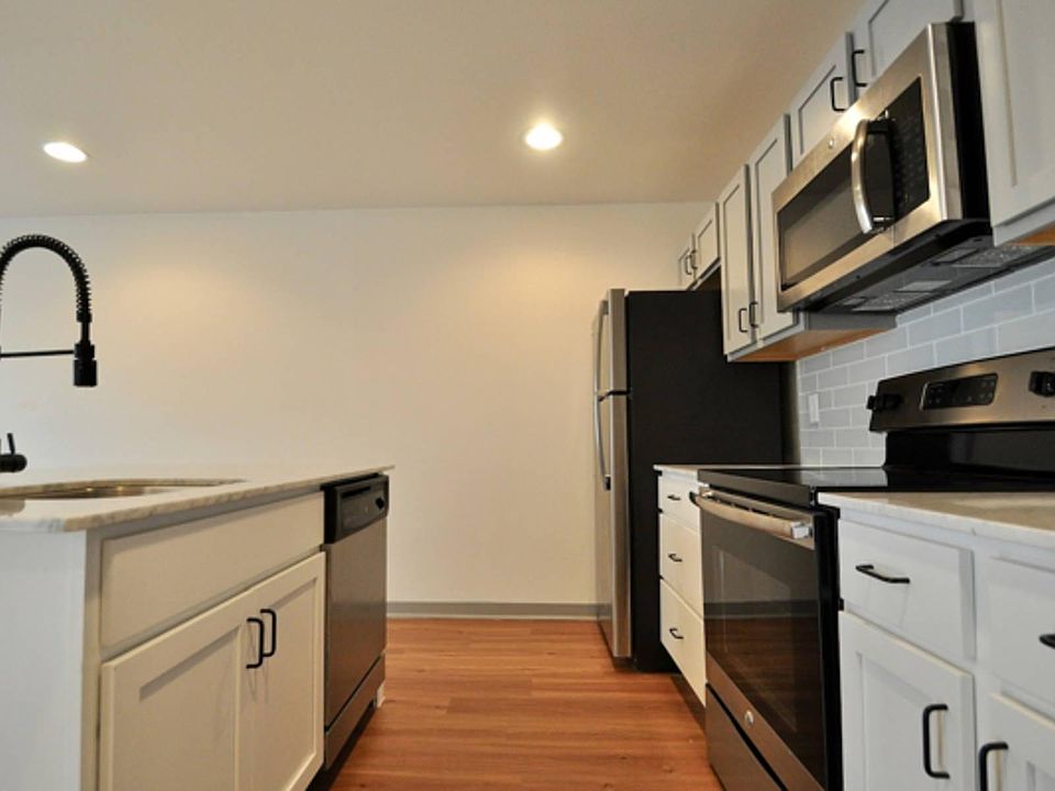 2nd image of 5610 Ross Ave #10-D