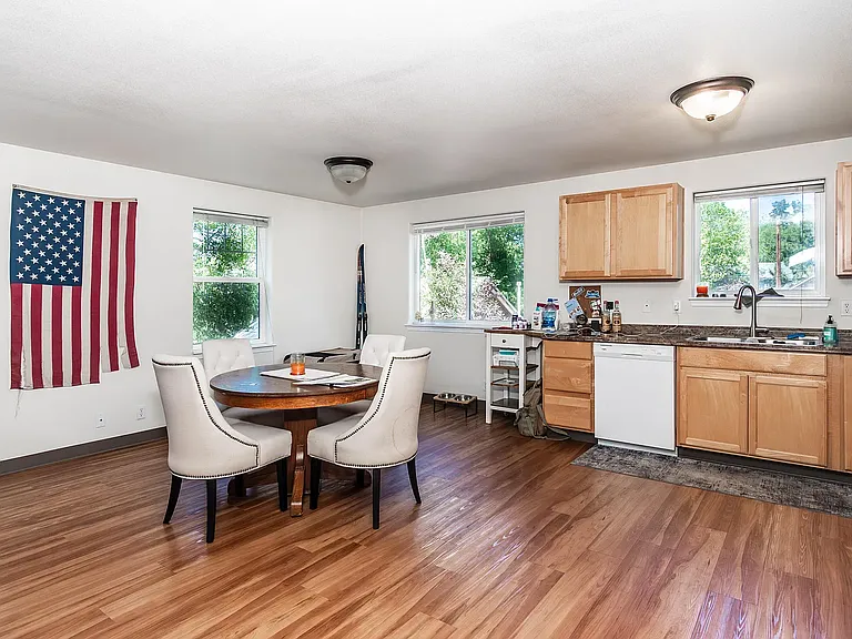 844 NW Ogden Ave #3 — Photo 3