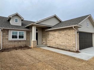 2029 Sara Vista Dr, Yukon, OK 73099