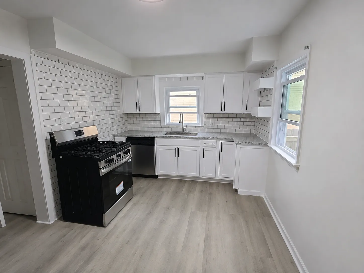 2506 Hill Street — Photo 2