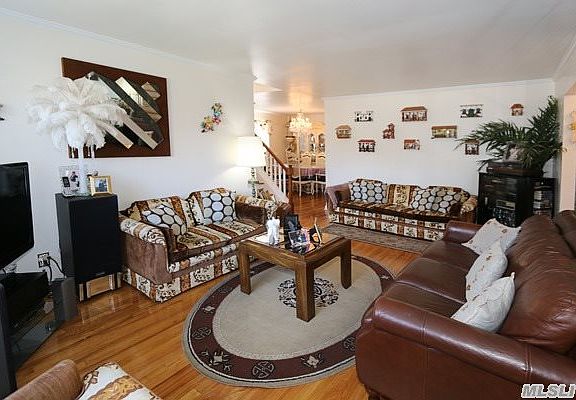 2nd image of 15 Carleton St