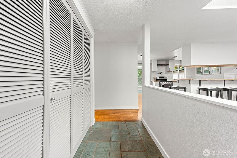 4th image of 1716 9th Street SE