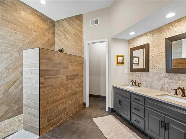 12851 S Widmer St, Olathe, KS 66062