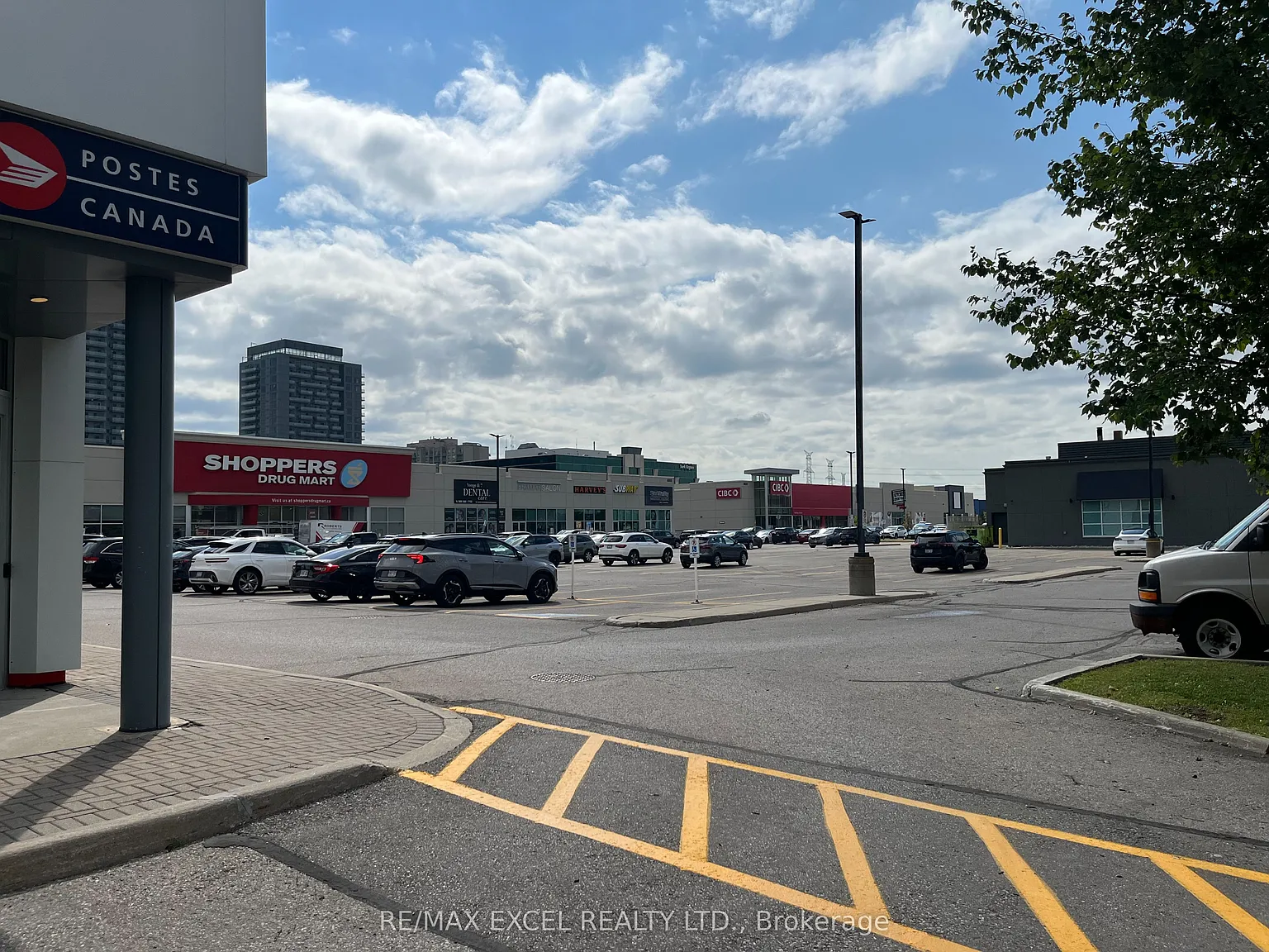 Yonge Condos 8888 — Photo 4