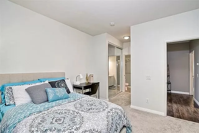10840 Sabre Hill Dr — Photo 2
