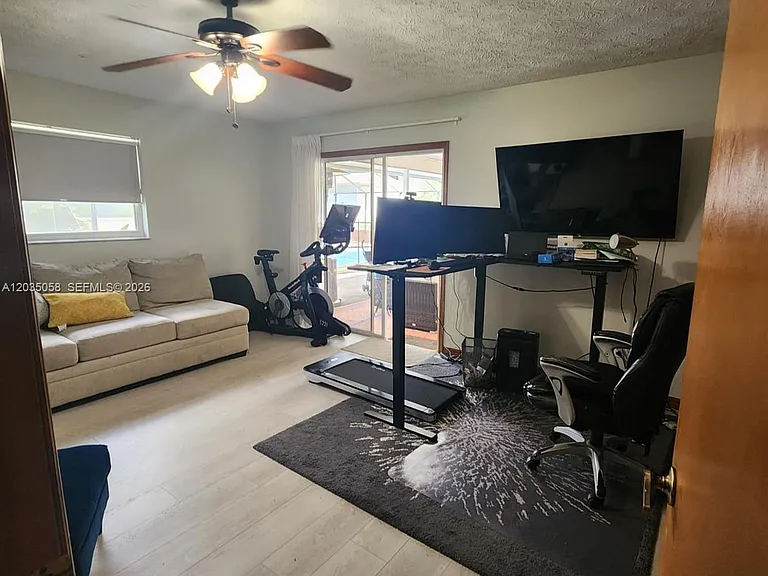 6101 Palmetto Dr — Photo 10
