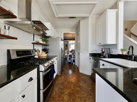 5th image of 4026 Silktree Dr