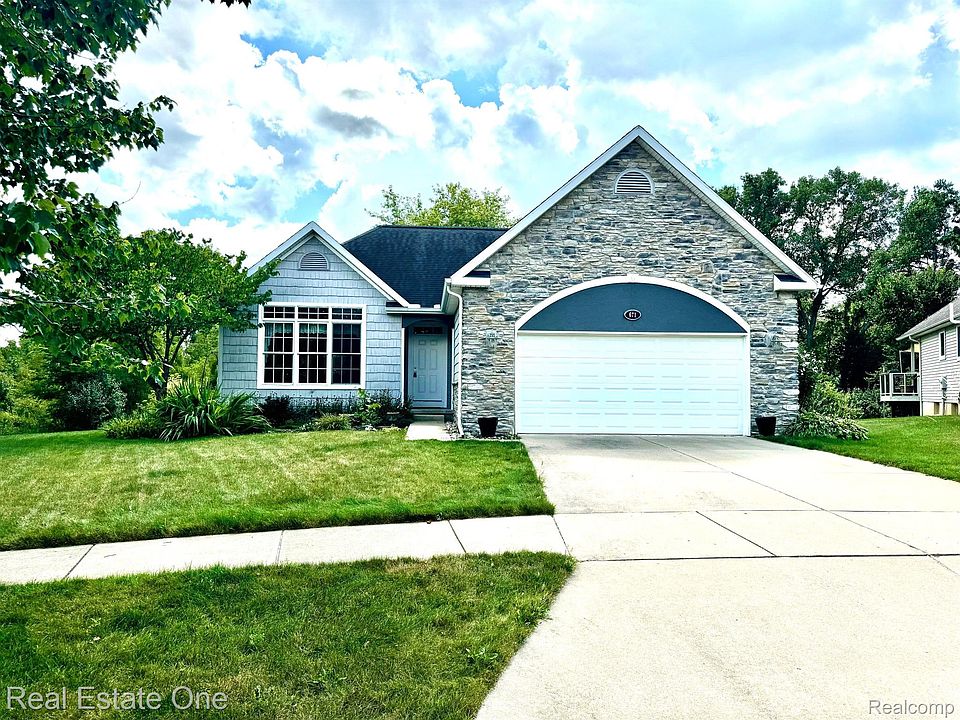1st image of 671 Creekside Ct