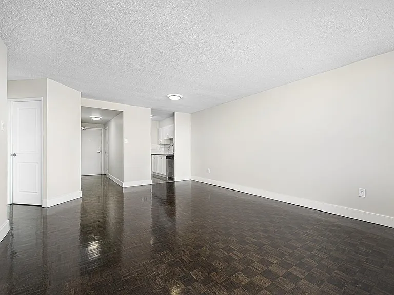 5600 Sheppard Ave E — Photo 6