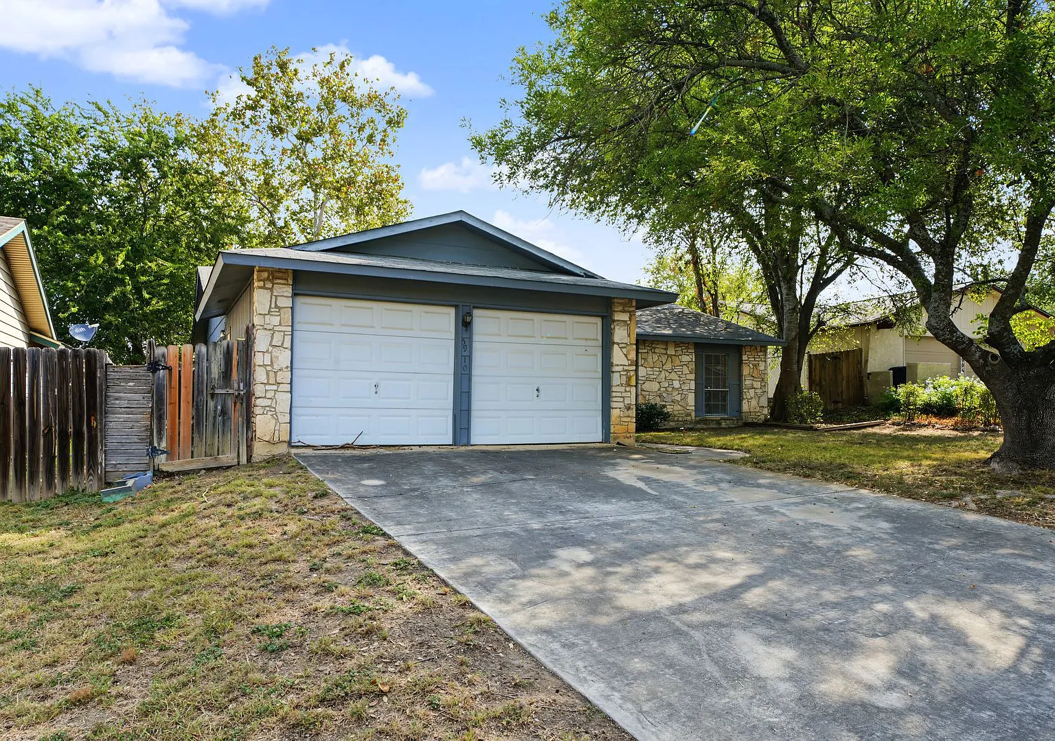 Charming 3-Bedroom Home with Fireplace & Spacious Backyard - Realtor Commission Offered: $500 — Photo 4