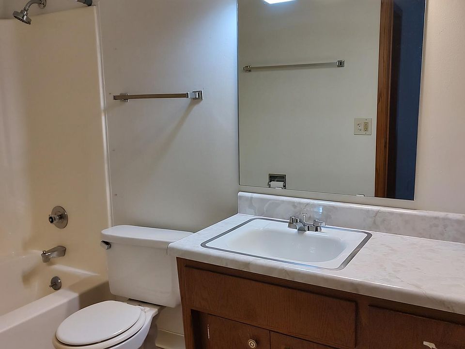 1st image of 1526 Capitol Dr