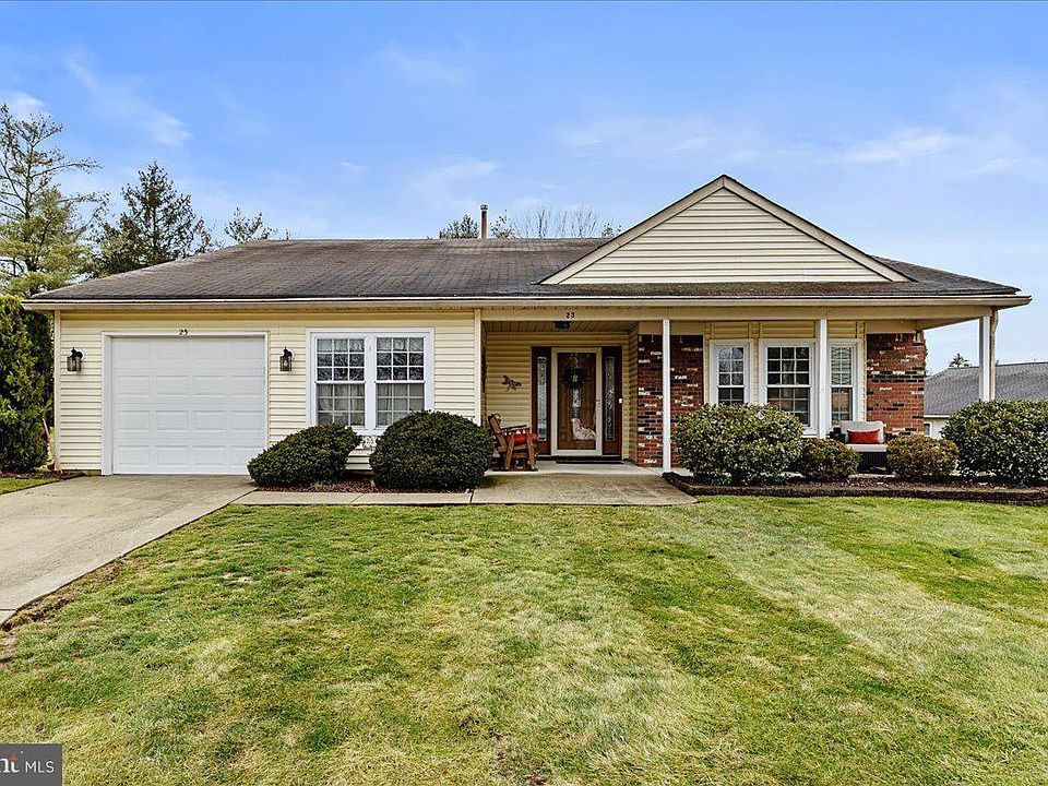 1st image of 23 Meadowwood Ct
