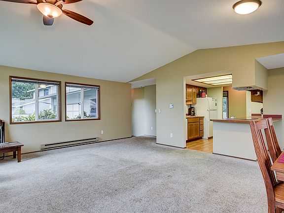 3rd image of 662 NW Ensign Dr