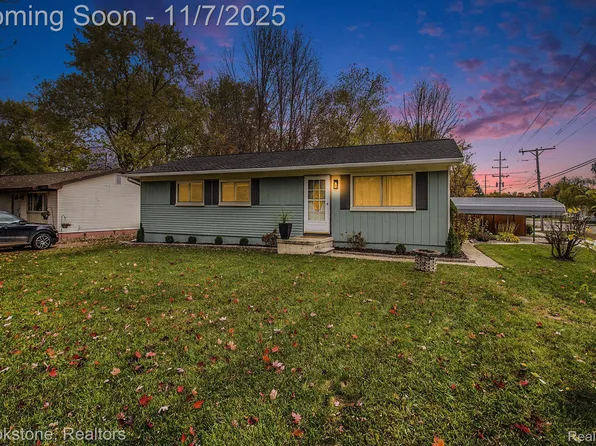404 Rose Rd, Pinckney, MI 48169