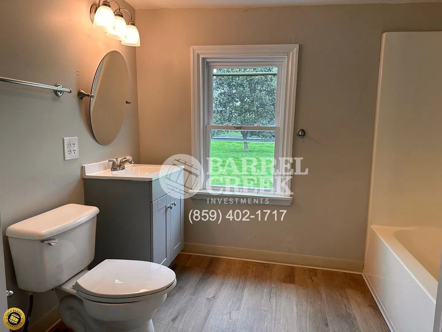 3-bedroom, 1-bathroom house, large corner lot. — Photo 4