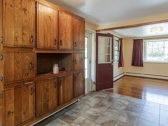 3rd image of 29 West Diane Drive