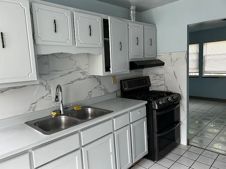 2306 W Howard Ave — Photo 8