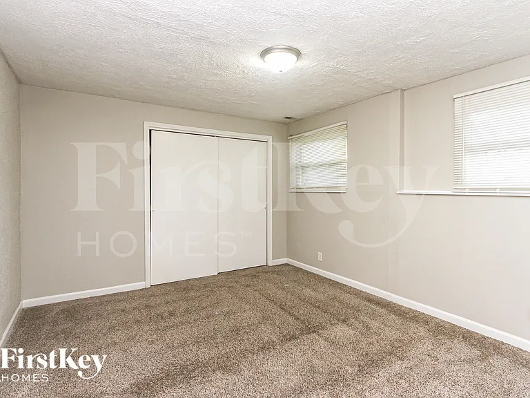 5717 Hacienda Ct — Photo 11