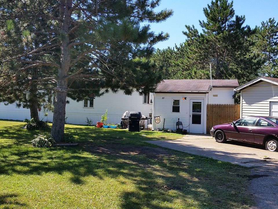 Front view w/foyer/shed