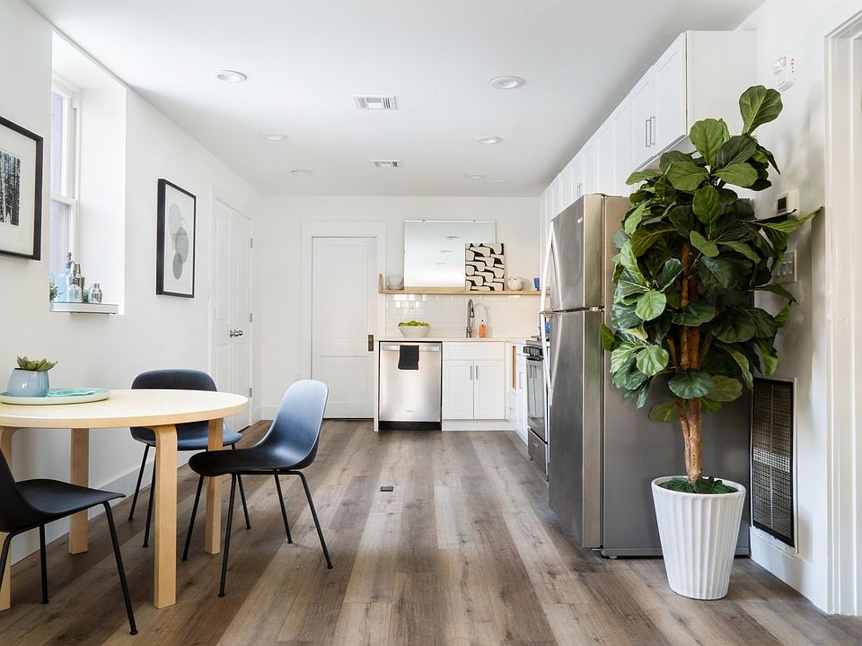 Kitchen/Dining Area