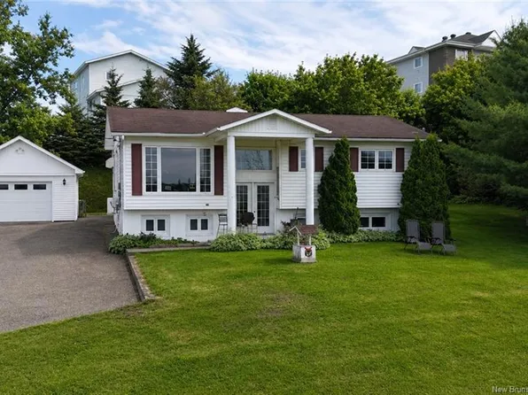 219 Victoria St, Grand Falls, NB E3Z 3C3