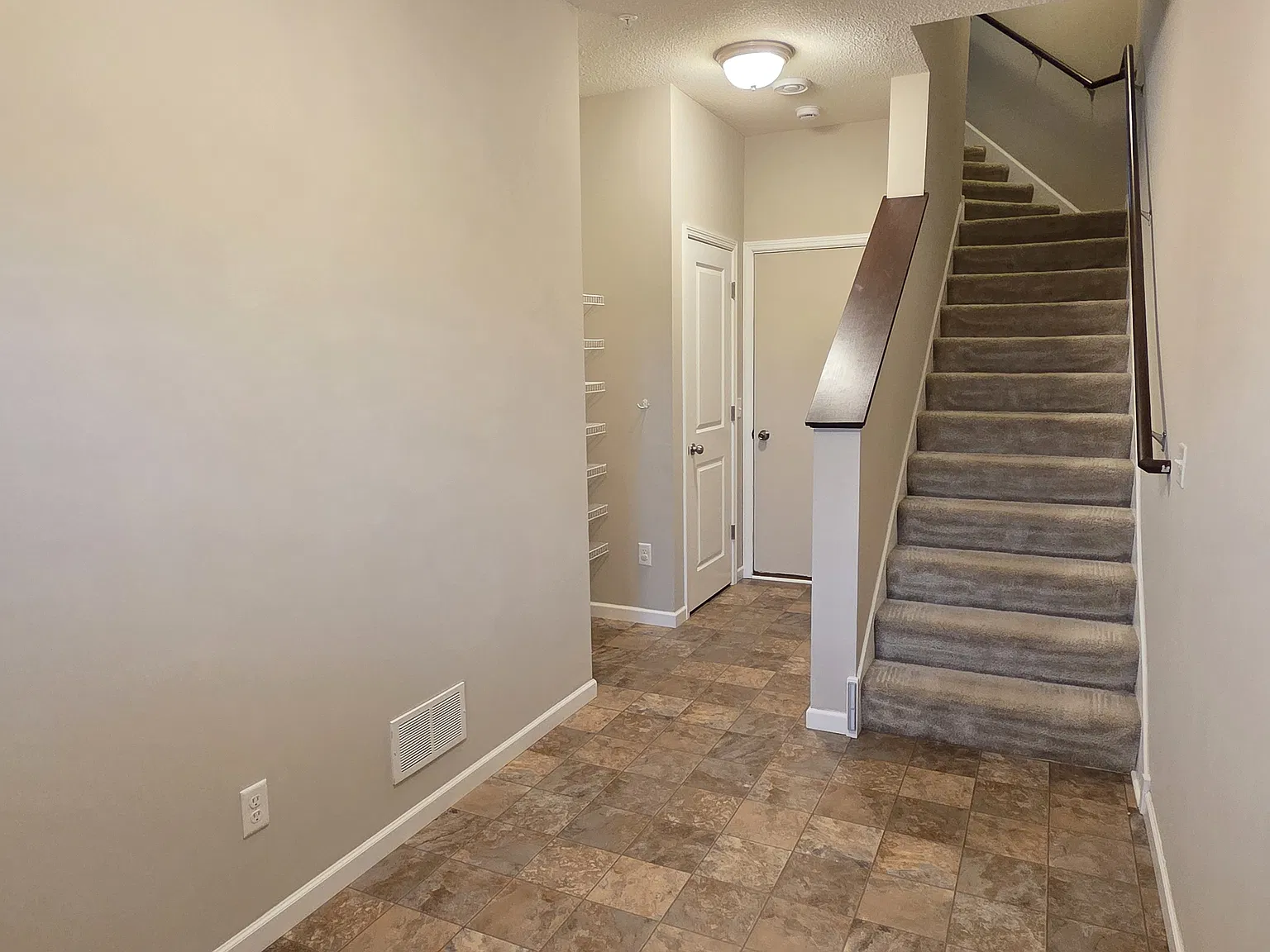 3 bed, 2.5 bath, 1871 sqft, $2,595 — Photo 2