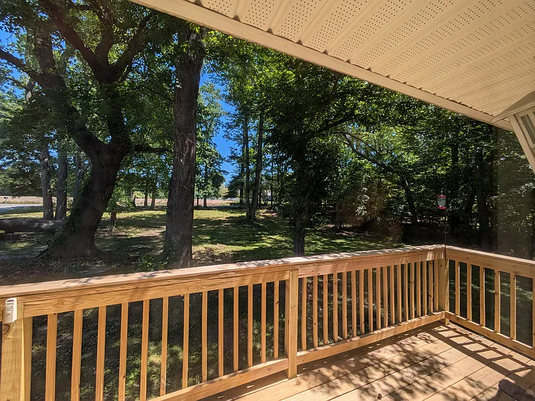 16400 Longview Dr — Photo 2