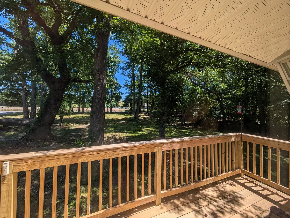 Building Photo - 16400 Longview Dr